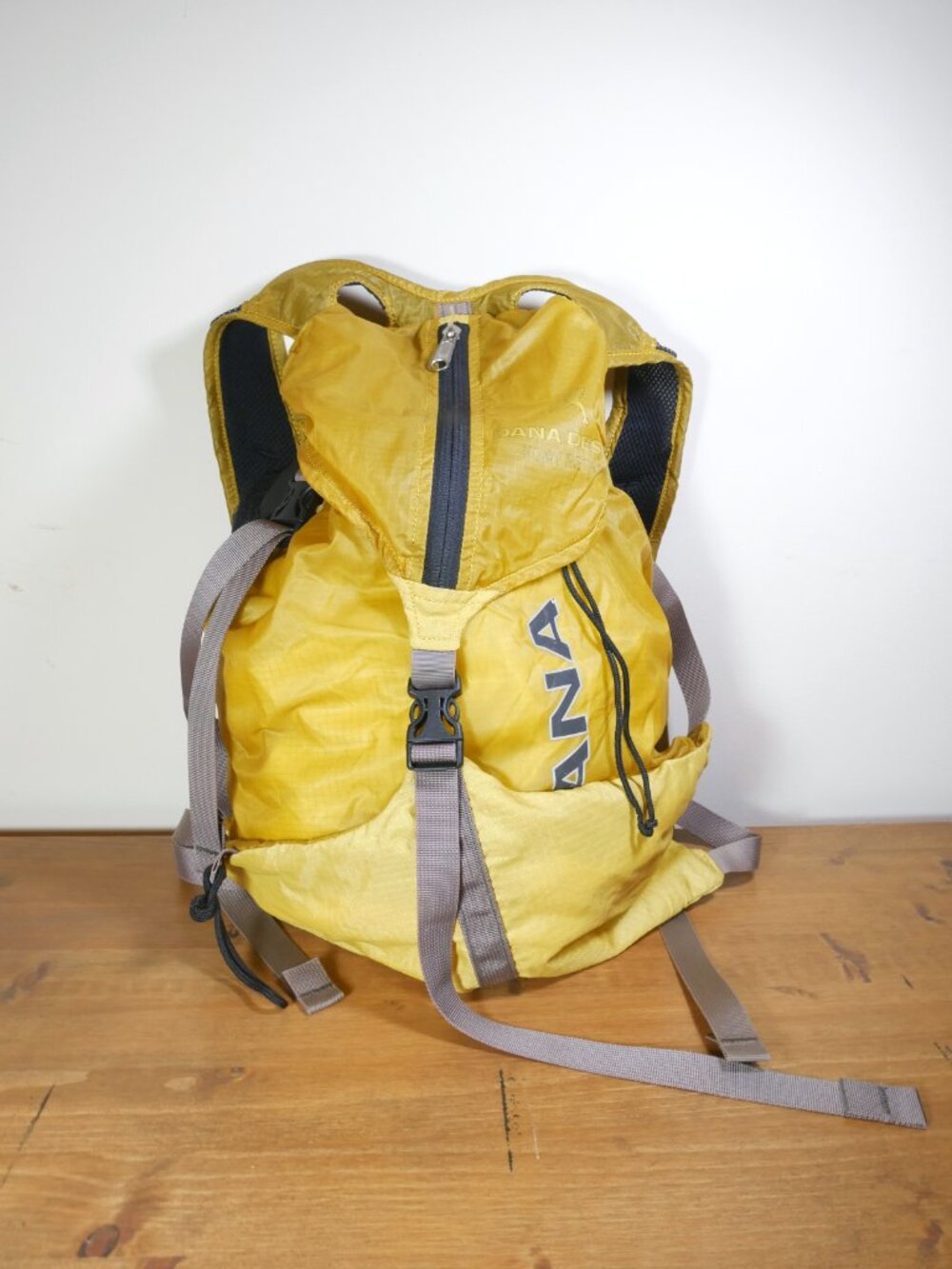 DANA DESIGN Kompressor Backpack Bag Outdoors Hiking Camping Yellow Lightweight